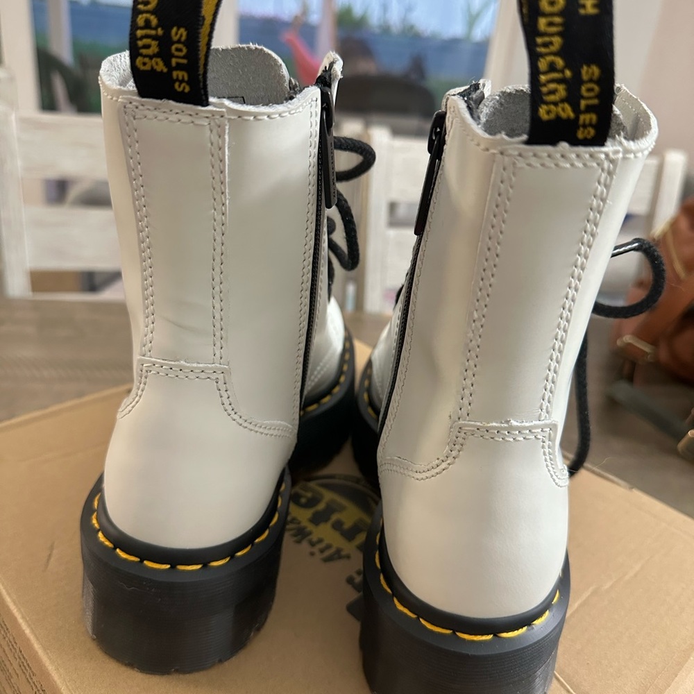 Doc Martens White size 6 platform Brand new never got the chance to wear! - Picture 5 of 7